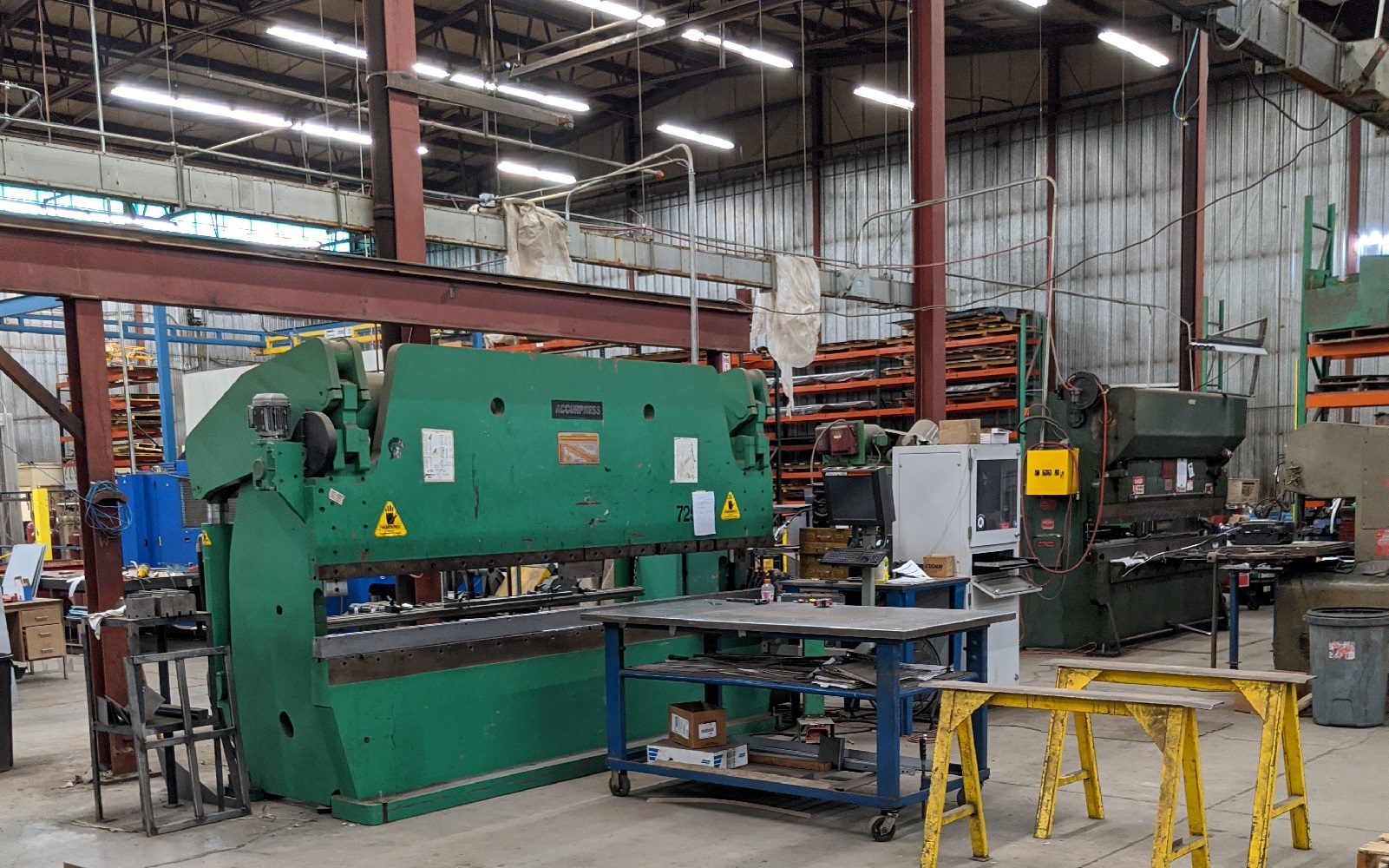 ACCURPRESS 240 and CHICAGO 90 Accurpress 240 Ton Brake Press